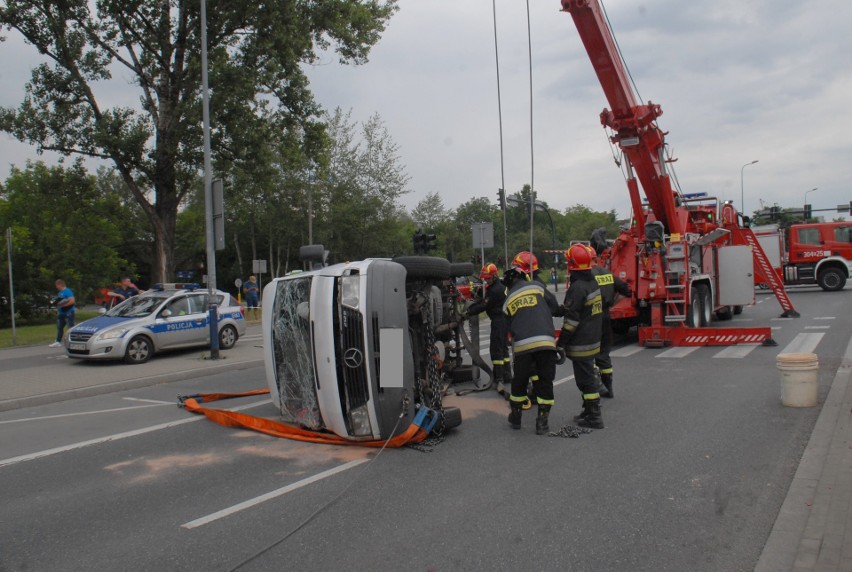 Kraków. Poważny wypadek na ul. Lipskiej [ZDJĘCIA]