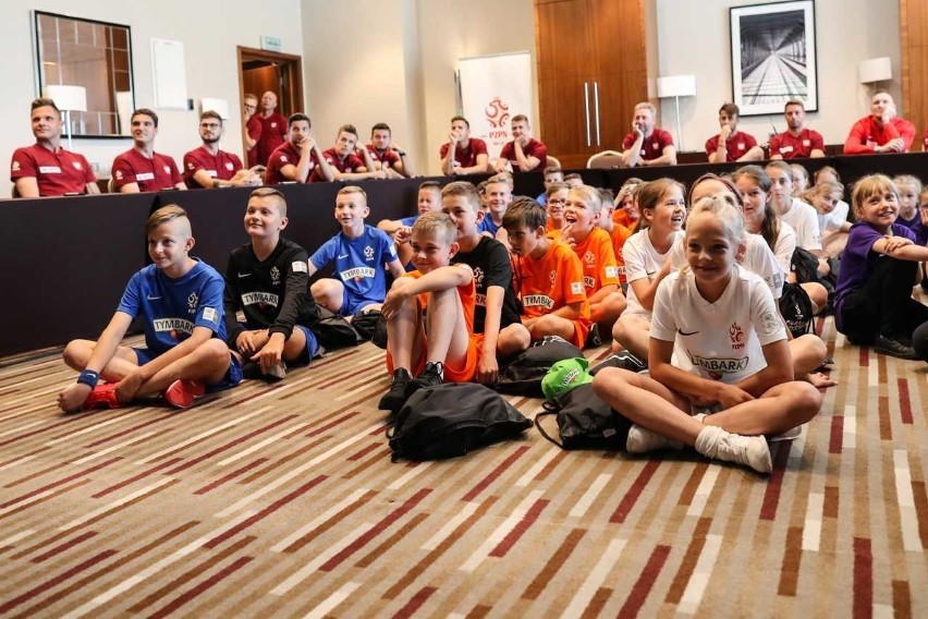 Futbol kobiet. Mistrzynie Tymbarka z UKS SMS Łódź spotkały się z reprezentacją Polski