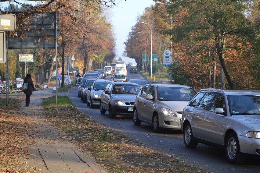 Rybnik: Pierwsze korki, wolne parkingi, ludzie sprzątający...