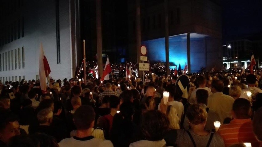 Protest przed Sądem Okręgowym w Katowicach 3xVETO W niedzielę tysiąc osób ZDJĘCIA + WIDEO