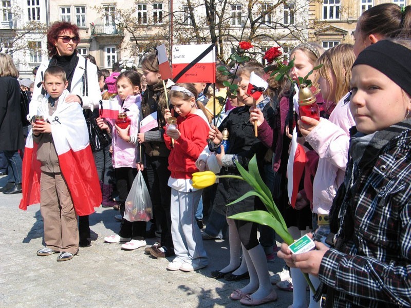 Uczniowie z Przemyśla uczcili ofiary katastrofy...