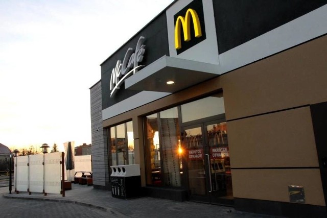 Restauracja McDonald's powstała przy ulicy Droga Nowowiejska 2 w Starogardzie Gd.