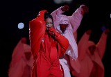 Rihanna jest w ciąży po raz drugi. Potwierdziła to podczas występu na Super Bowl. ASAP Rocky nie krył radości