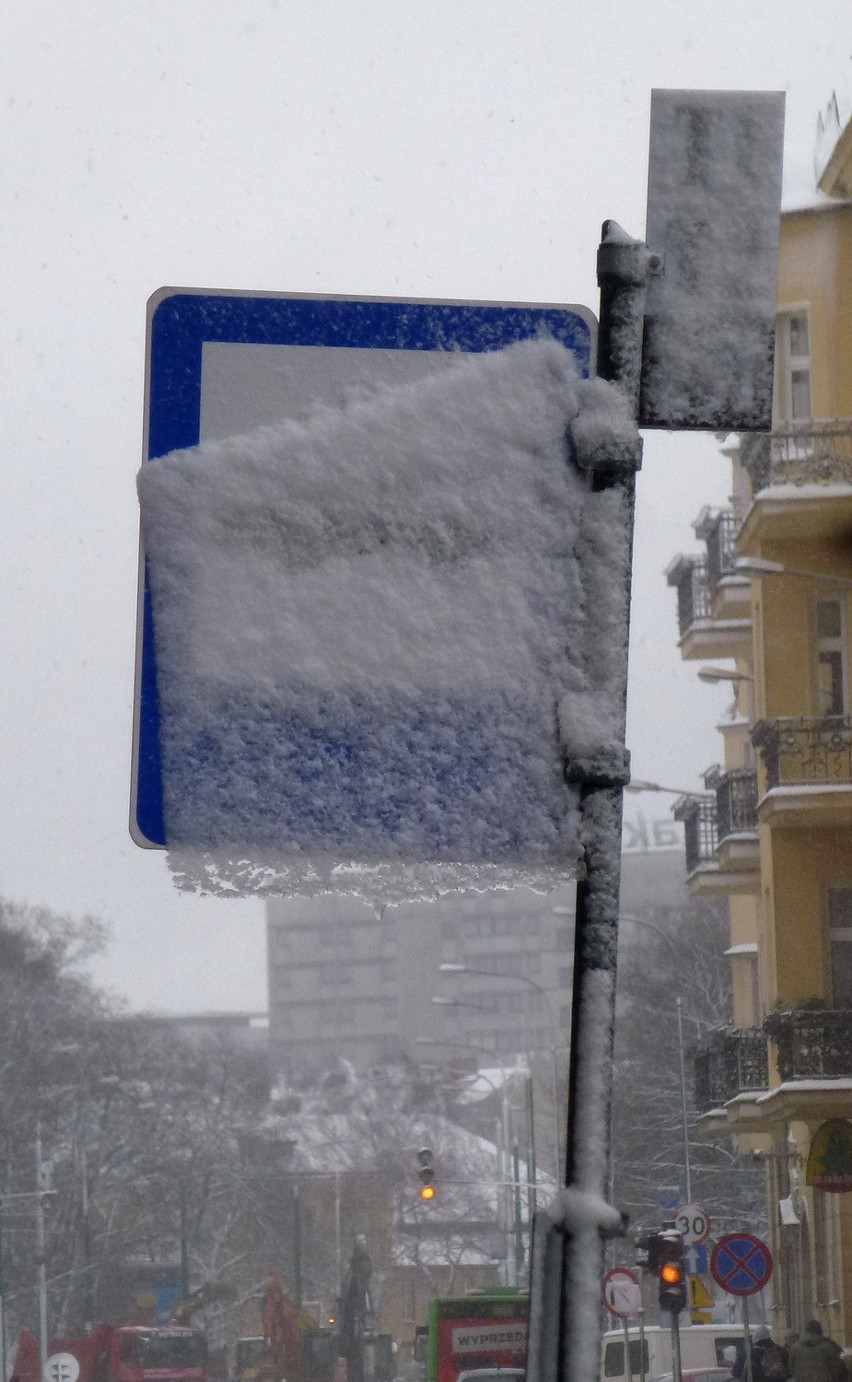 Przez noc Poznań w całości pokrył się śniegiem. A ten...