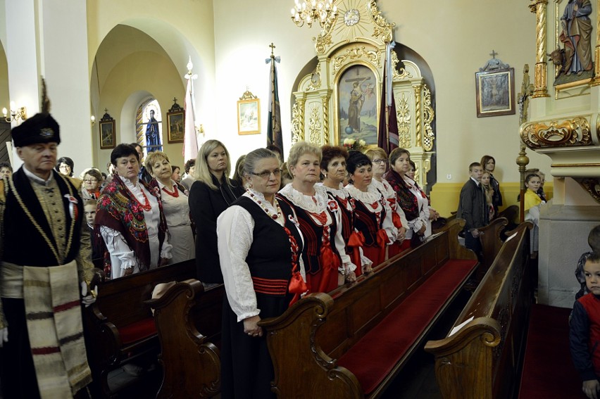 Staszkówka. Uroczyście świętowano rocznice niepodległości. W kościele odsłonięto okolicznościową tablicę