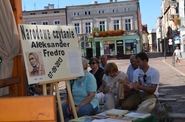 W zeszłym roku na tucholskim rynku czytano twórczość Fredry.