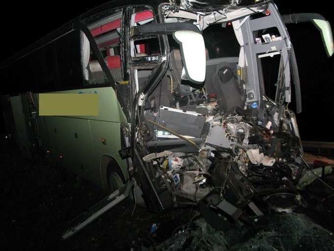 Tragedia na drodze. Zginął kierowca autobusu