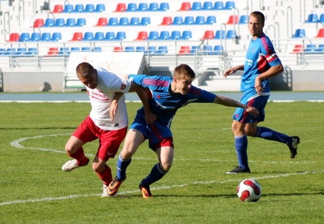 Michał Bojek (w środku) rozegrał w barwach Broni bardzo dobre spotkanie