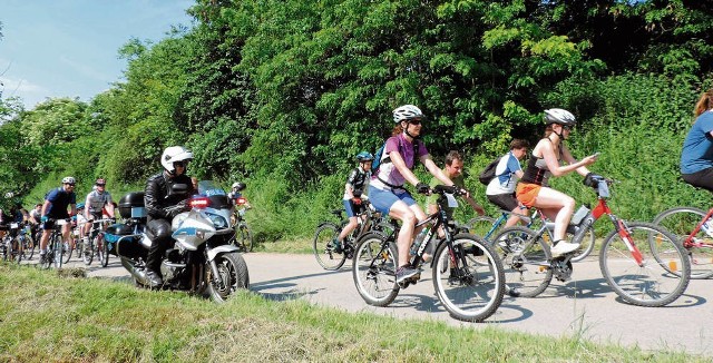 Dwie trasy rajdowe - po uroczych okolicach gminy Zielonki - pokonało prawie 900 osób