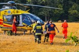 Trzebowa: Samochód wypadł z drogi. Do najciężej poszkodowanego w wypadku przyleciał helikopter LPR [ZDJĘCIA]