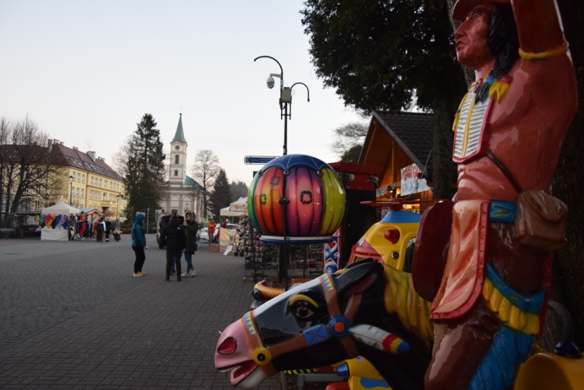 Na stoiskach będzie można zakupić ozdoby, prezenty,...