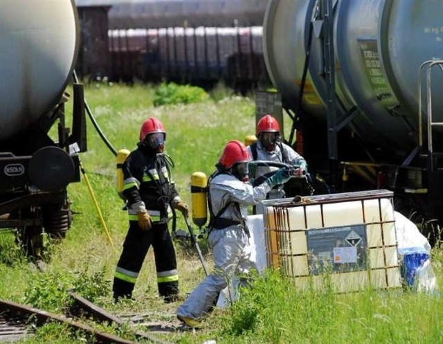 Opole: Wyciek kwasu solnego z cysterny