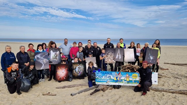 Akcja trwała 3 lata i zaangażowało się w nią 30 tys. wolontariuszy, którzy posprzątali nadmorskie plaże, ale też góry i brzegi polskich rzek.