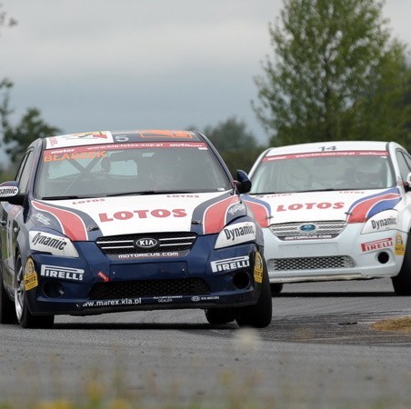 W sobotę w czeskim Brnie Łukasz Błaszkowski (nr 5) może zostać triumfatorem prestiżowego Kia cee'd Lotos Cup