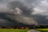 Przed nami tydzień z niebezpieczną pogodą. Będzie upalnie i burzowo. Zobacz prognozę