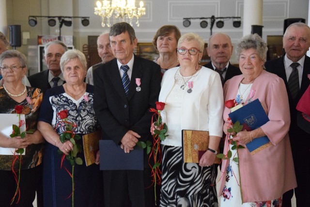 Diamentowe i Złote Gody w Sędziszowie. Świętowało ponad 80 małżeństw z całej gminy. Cóż za uroczystość!