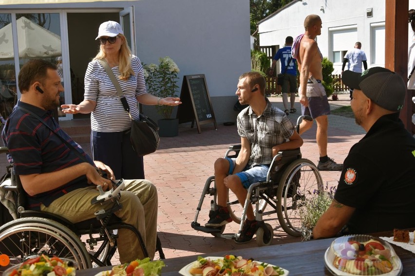 Piknik dla osób niepełnosprawnych - archiwalne zdjęcie