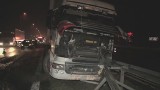 Wypadek śmiertelny na S8. Kierowca tira potrącony na drodze (wideo)