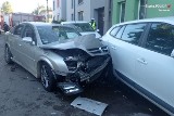 Sosnowiec: Pijany kierowca staranował 4 samochody na parkingu. Sprawca z obrażeniami trafił do szpitala. Grozi mu do 2 lat więzienia