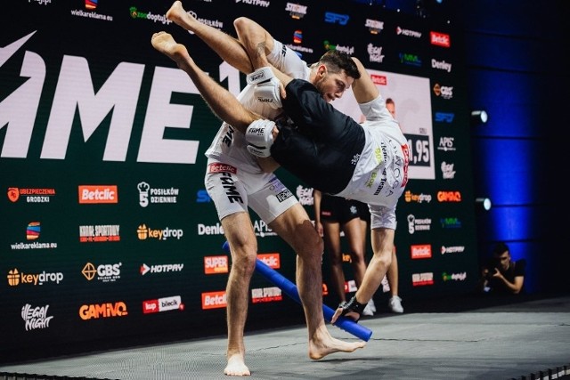 W walce wieczoru gali Fame MMA w Gliwicach Borys Mańkowski pokonał Normana Parke'a    Zobacz kolejne zdjęcia. Przesuwaj zdjęcia w prawo - naciśnij strzałkę lub przycisk NASTĘPNE