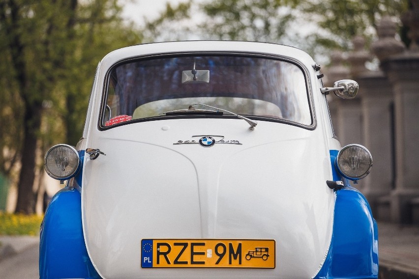 MISTRZOWIE MOTORYZACJI Jeden z najmniejszych samochodów na świecie - BMW Isetta 250. Lider w kategorii Bryka Roku!