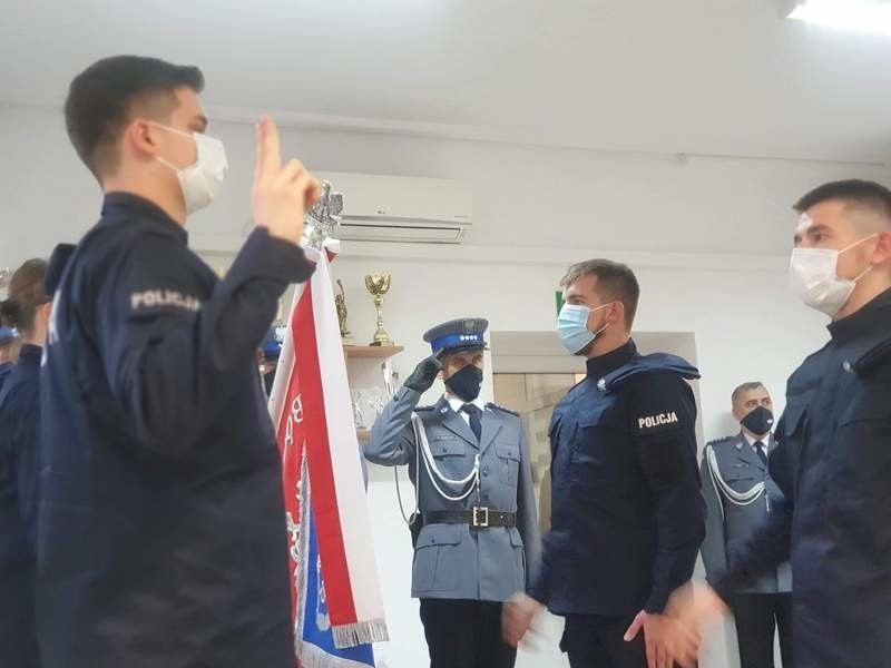 Nowi policjanci w Mońkach. Funkcjonariusze złożyli ślubowanie (zdjęcia)