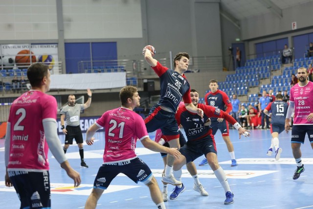 Piłkarze ręczni na razie wygrali obydwa mecze w Lidze Europejskiej rozgrywane w Hali Centrum w Dąbrowie Górniczej