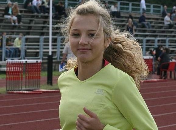 Karolina Kołeczek z Trójki Sandomierz zdobyła złoty medal w biegu na 100 metrów przez płotki.