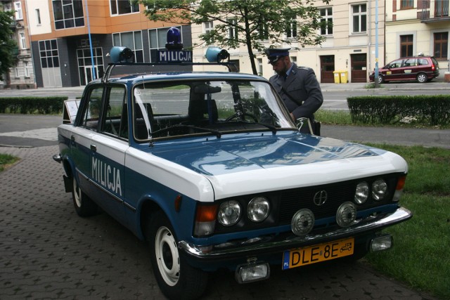 - Policjanci zaczynający służbę w Milicji Obywatelskiej mogą pozostać w służbie, ale nie będą pełnić funkcji kierowniczych.