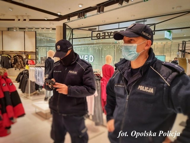 Do ataku na opolskich policjantów doszło na terenie jednego z centrów handlowych w Opolu.