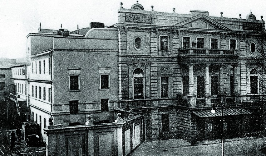 Nieistniejący już Stary Teatr Wielki w Łodzi znajdował się...