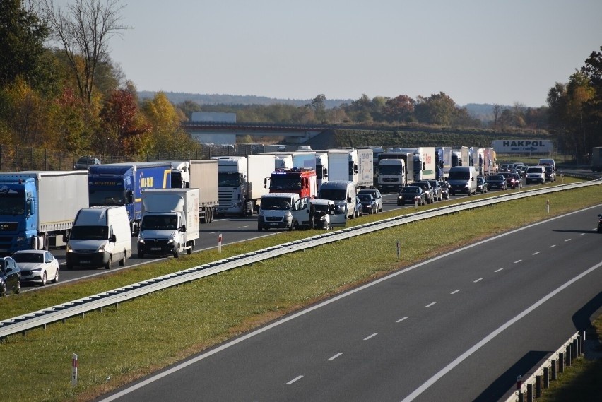 Tir wywrócił się na autostradzie A4 w Zaczarniu. Doga była zablokowana [ZDJĘCIA]