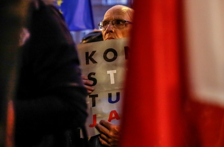 Protest przed sądem okręgowym w Gdańsku 25.07.2018.  „Wolne sądy, wolne wybory, wolna Polska”