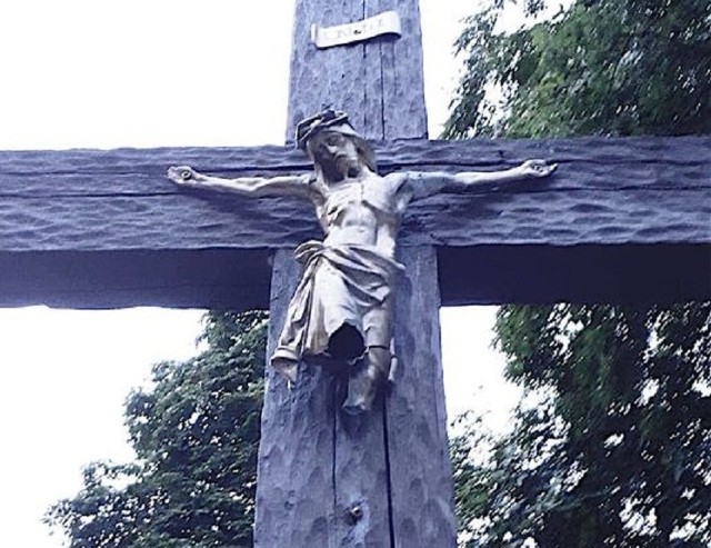 Dewastacja krzyża w Katowicach. Zniszczony został przydrożny krzyż w Józefowcu