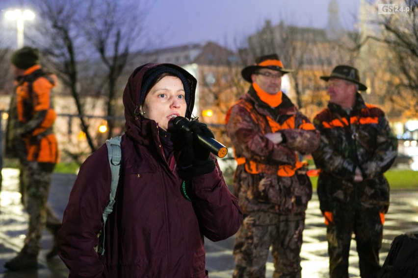 Szczecinianie protestują przeciw odstrzałowi dzików. "To barbarzyńskie rozporządzenie!" [ZDJĘCIA, WIDEO]