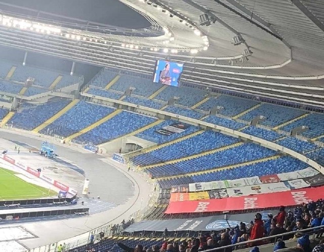 Sektor gości na Stadionie Śląskim przed godziną 20