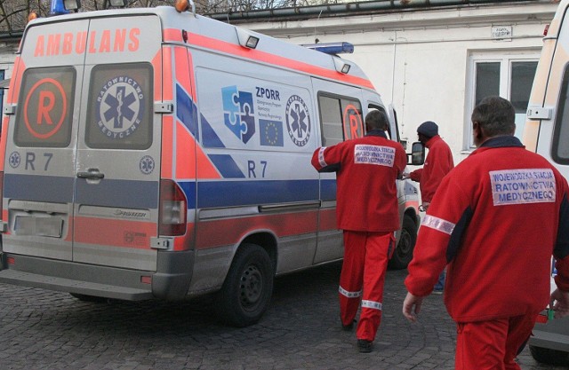 Jak wyjaśniają policjanci, w Stanowicach między mężczyznami doszło do kłótni. Następnie 44-latek sięgnął po nóż...