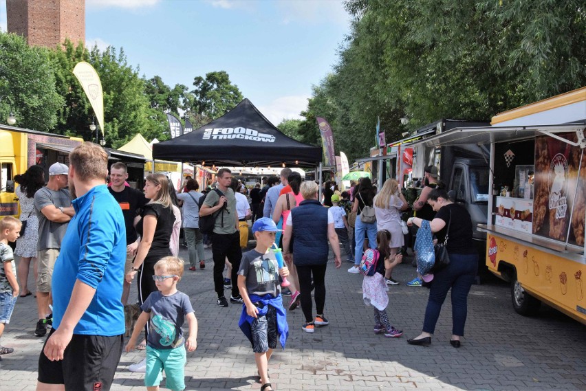 W Kruszwicy pod Mysią Wieżą zjechały się Food Trucki. To już...