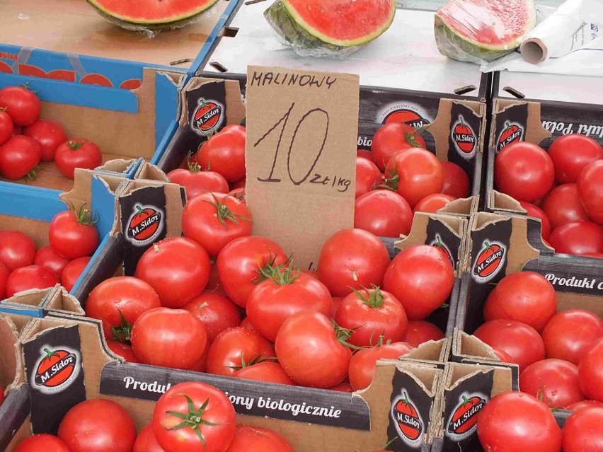 Niskie ceny owoców i warzyw na targowisku w Starachowicach. Co można było kupić w sobotę 4 czerwca? Zobacz zdjęcia