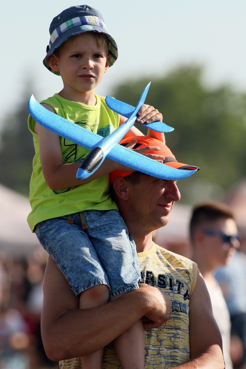 Air Festival Świdnik. Taniec Biało - Czerwonych Iskier na niebie [ZDJĘCIA, WIDEO]