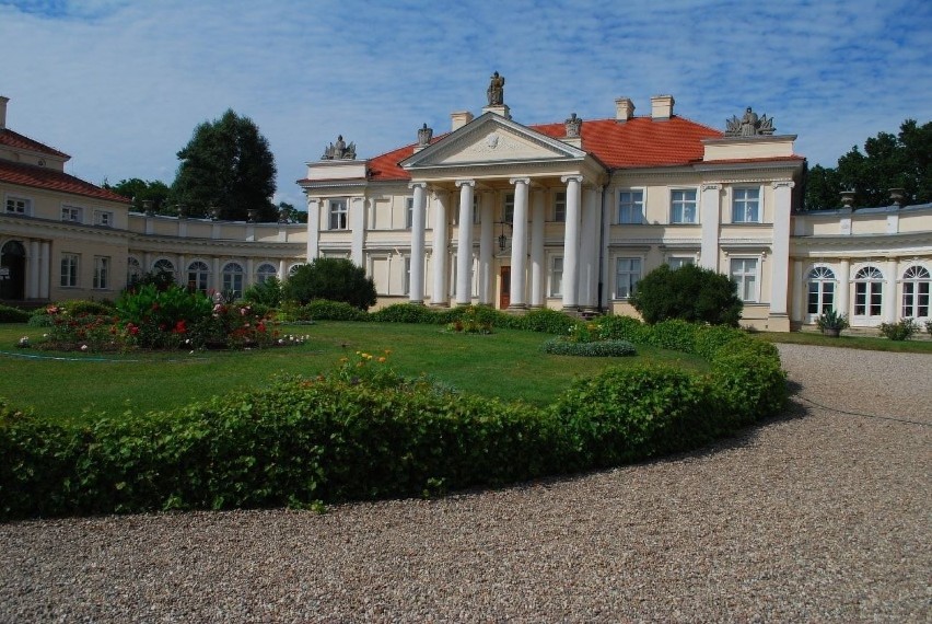 Pałac w Śmiełowie wybudowano pod koniec XVIII wieku. Gościł...