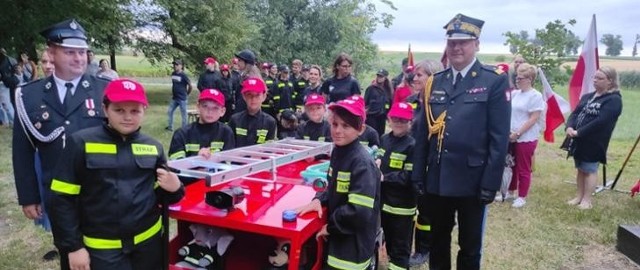 Pielgrzymowali strażacy z PSP, OSP i drużyny dziecięcej.