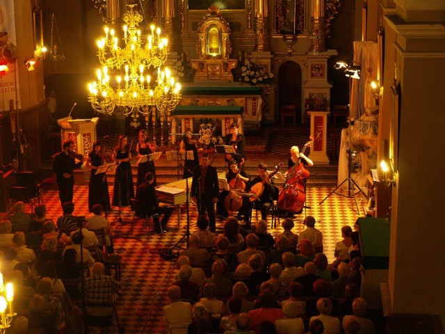 Profesor Perucki  udowodnił, że nawet przeciętny instrument brzmi fantastycznie gdy gra na nim mistrz.