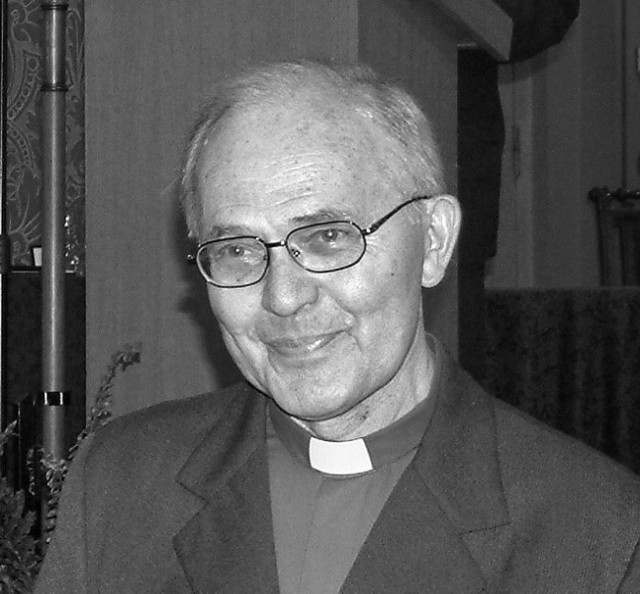 O. Władysław Wołoszyn w roku 2003 roku, gdy odbierał tytuł Honorowego  Obywatela Torunia