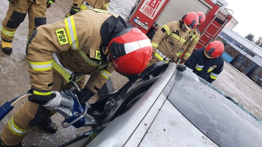 Strażacy zwiększyli swoje umiejętności w zakresie ratownictwa technicznego. Zobacz zdjęcia 
