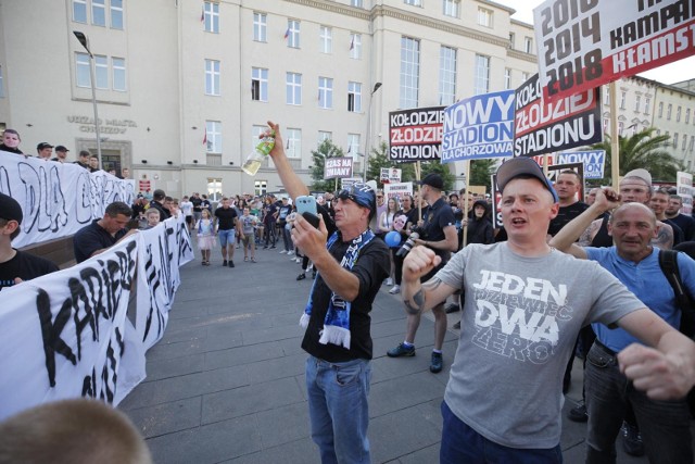 Zobacz kolejne zdjęcia. Przesuwaj zdjęcia w prawo - naciśnij strzałkę lub przycisk NASTĘPNE