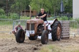 VIII Festiwal MotoRock. W Kopalinie ponownie ścigali się na zabytkowych traktorach | WIDEO, ZDJĘCIA