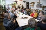 Seniorzy ze Skarżyska chcą się dalej spotykać! Stowarzyszenie Od Nowa wesprze Centrum Integracji Międzypokoleniowej 