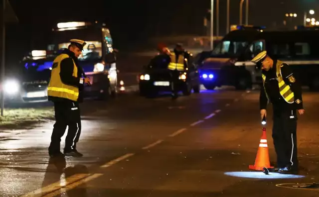 W poniedziałek, 3 marca, w nocy - kilka godzin po tragicznym potrąceniu 36-latka - policjanci zatrzymali dwie osoby.