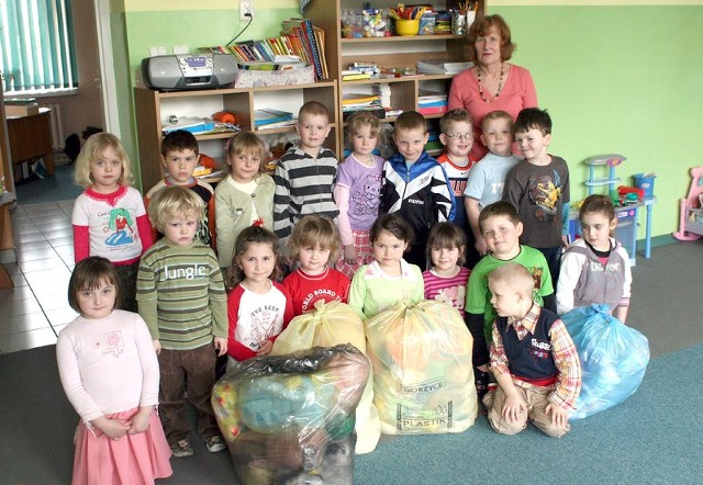 Dzieciaki z Sokolnik uzbierały cztery pełne worki pluszaków, które trafią do rąk małych pacjentów.